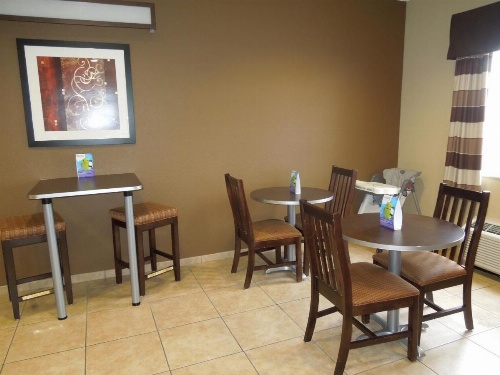 Microtel Inn & Suites By Wyndham Harrisonburg image 9