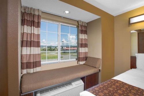Microtel Inn & Suites By Wyndham Harrisonburg image 36