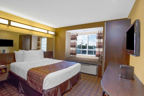 Microtel Inn & Suites By Wyndham Harrisonburg image 2